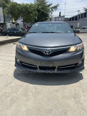 Toyota Camry SE V6 4dr Sedan (3.5L 6cyl 6A) 2012 Gray