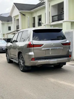 Lexus LX 570 AWD 2018 Gold