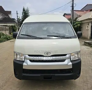 Toyota HiAce 2015 White