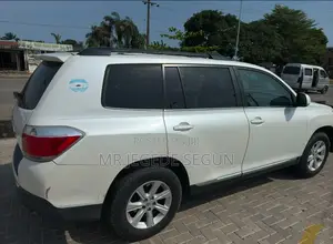 Toyota Highlander SE 2012 White