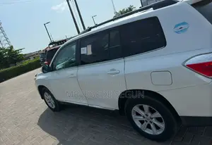 Toyota Highlander SE 2012 White
