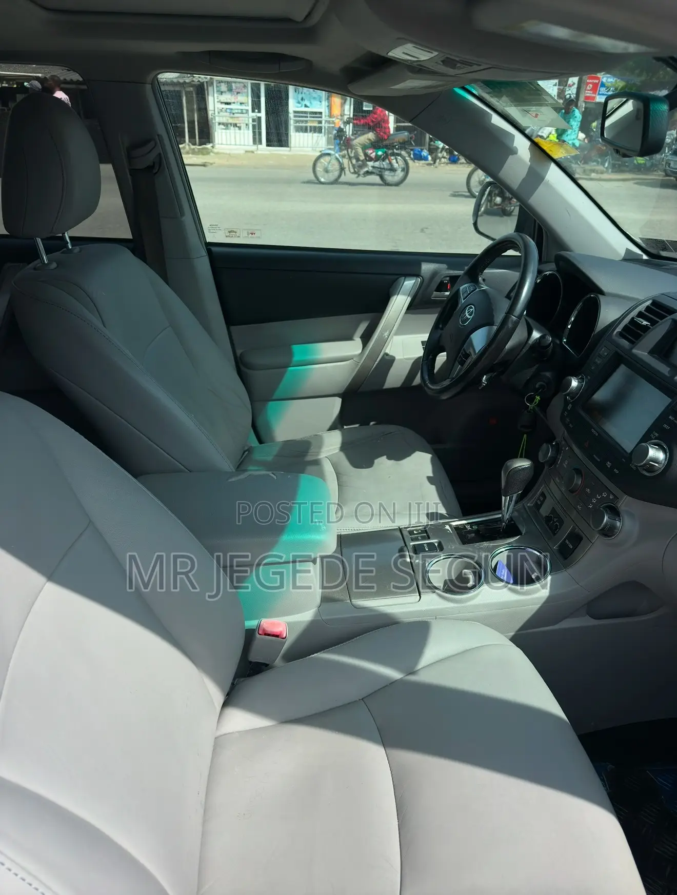 Toyota Highlander SE 2012 White
