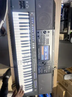 Brand New Yamaha PSR SX720+ Arranger Workstation Keyboard