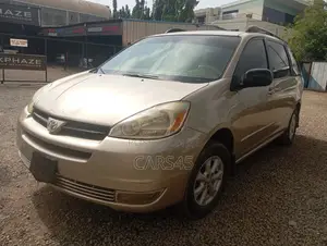 Toyota Sienna 2004 Gold