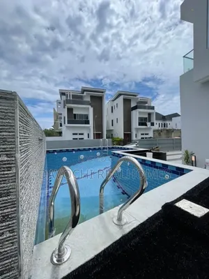 5bdrm Duplex in Chevron for sale