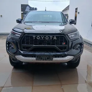 New Toyota Hilux 2026 Black
