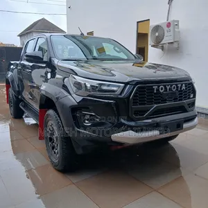 New Toyota Hilux 2026 Black