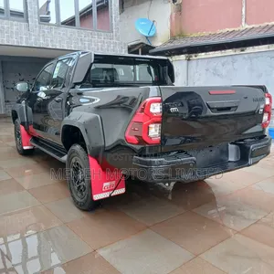 New Toyota Hilux 2026 Black