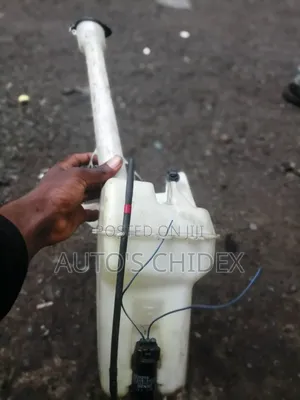 WINDSHIELD WASHER BOTTLE WITH PUMP | 2001-2007 Toyota Corolla ·