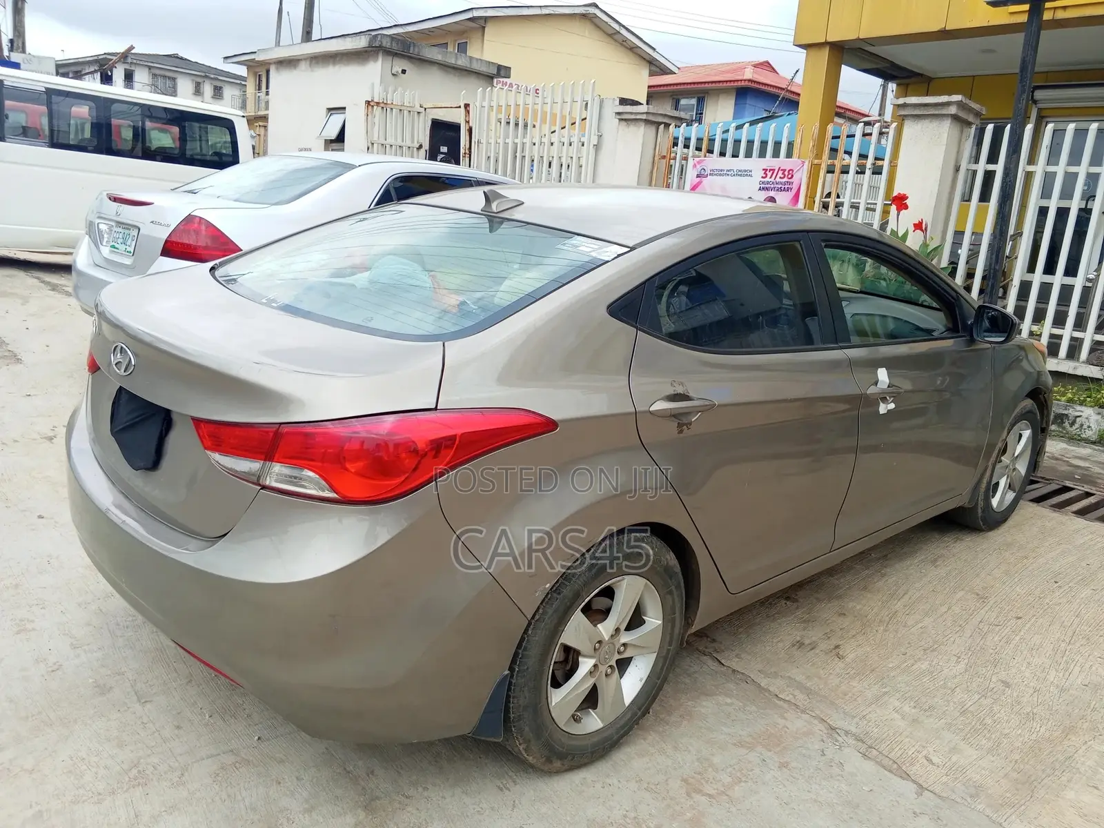 Hyundai Elantra 2013 Brown