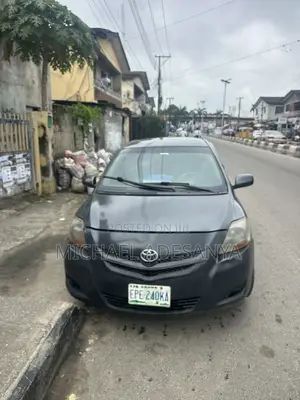 Toyota Yaris 2010 Gray