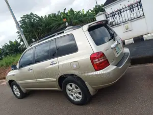 Toyota Highlander 2004 Gold