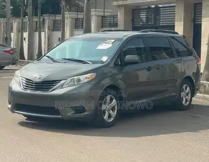 Toyota Sienna LE 7 Passenger Mobility 2012 Gray