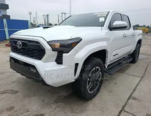 Toyota Tacoma 2024 White