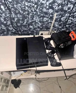 *Hacked Ps4 Fat With 2 Active Pads and 5 Games L*