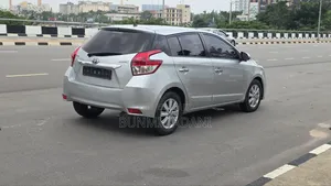 Toyota Yaris SE Hatchback 5dr 2015 Silver