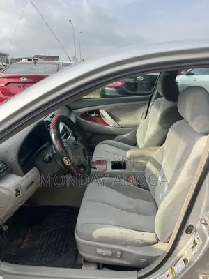 Toyota Camry Base 4dr Sedan (2.5L 4cyl 6M) 2010 Silver