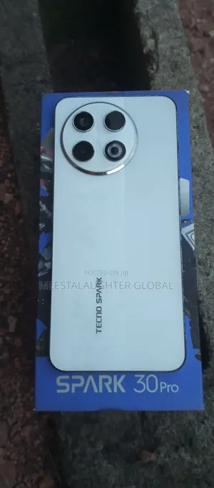 Tecno Spark 30 Pro 128 GB Silver