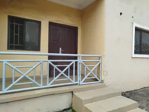3bdrm Block of Flats in Area 3 for rent