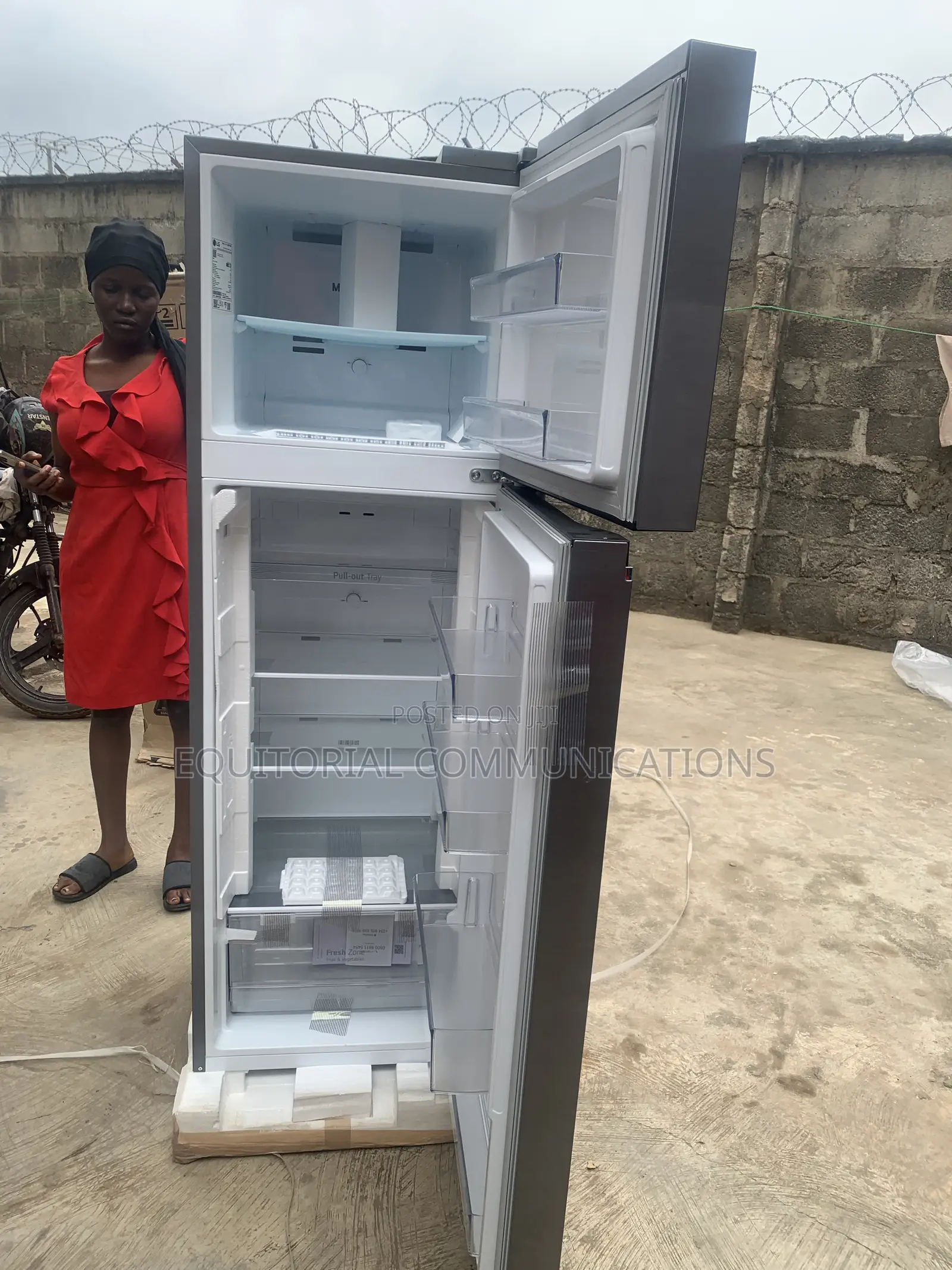 LG GL-B262PQKB 287-Litre Spacious Refrigerator