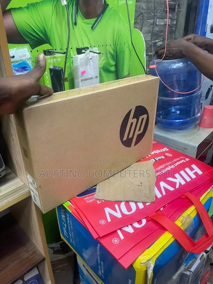New Laptop HP 15-fd0290ns 16GB Intel Core i5 SSD 256GB