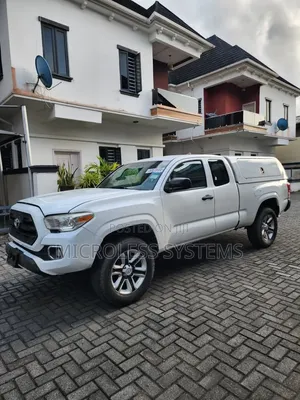 Toyota Tacoma 2017 White