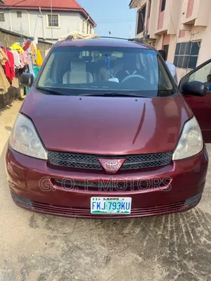 Toyota Sienna 2005 Red