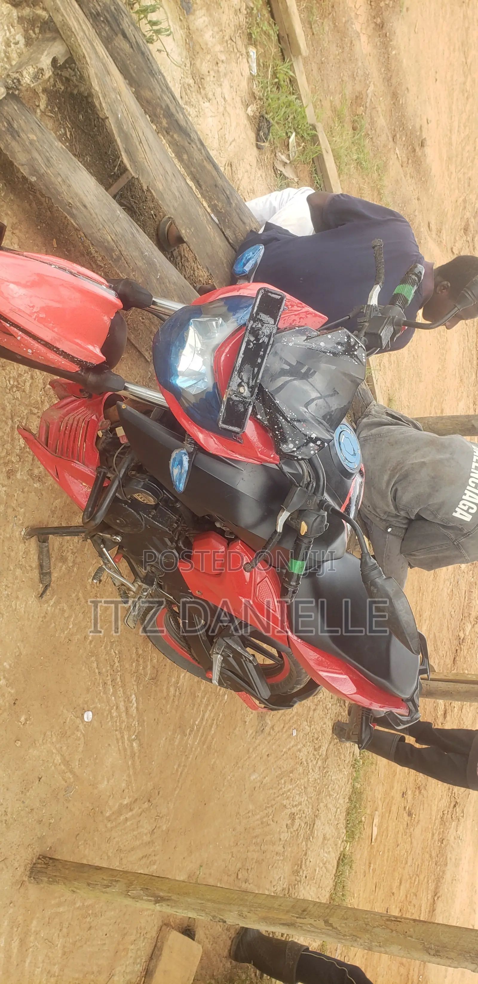TVS Apache 180 RTR 2021 Red