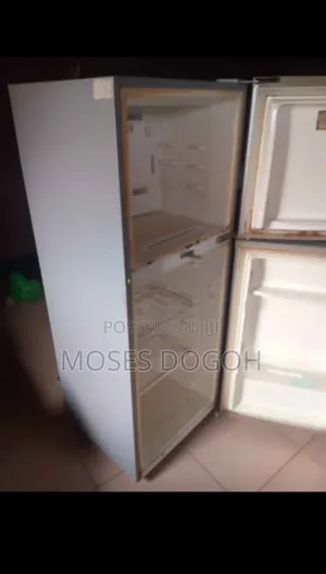 200Litres Samsung Fridge With Top Freezer for Sale