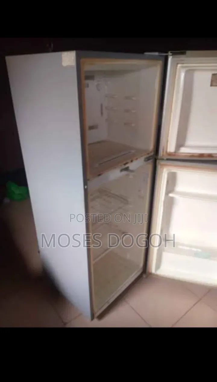 200Litres Samsung Fridge With Top Freezer for Sale