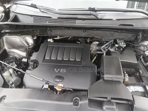Toyota Highlander XLE V6 4x4 (3.5L 6cyl 6A) 2016