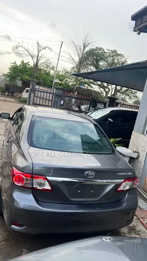 Toyota Corolla LE 4dr Sedan (1.8L 4cyl 4A) 2012 Gray