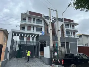 2bdrm Apartment in Lekki Phase 1 for rent