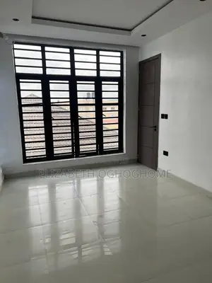 2bdrm Apartment in Lekki Phase 1 for rent