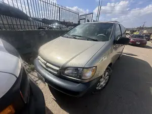 Toyota Sienna LE 4dr 1999 Gold