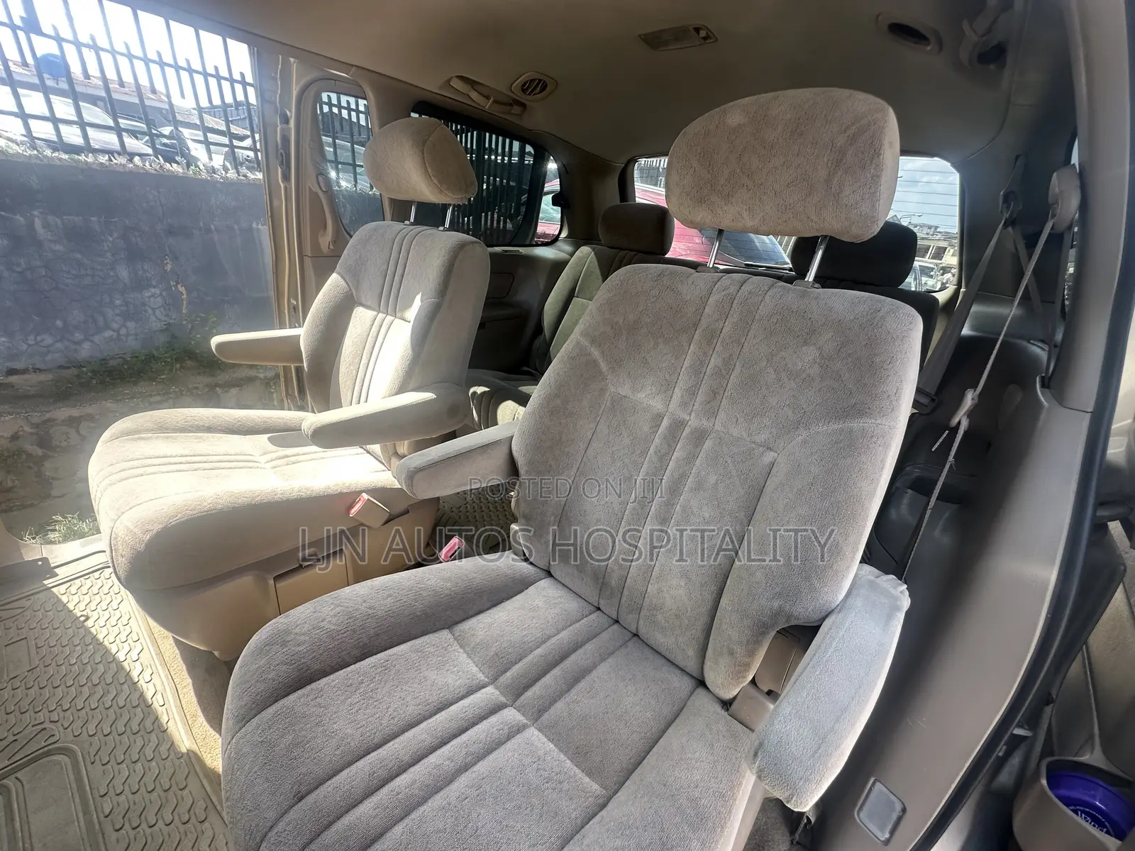 Toyota Sienna LE 4dr 1999 Gold