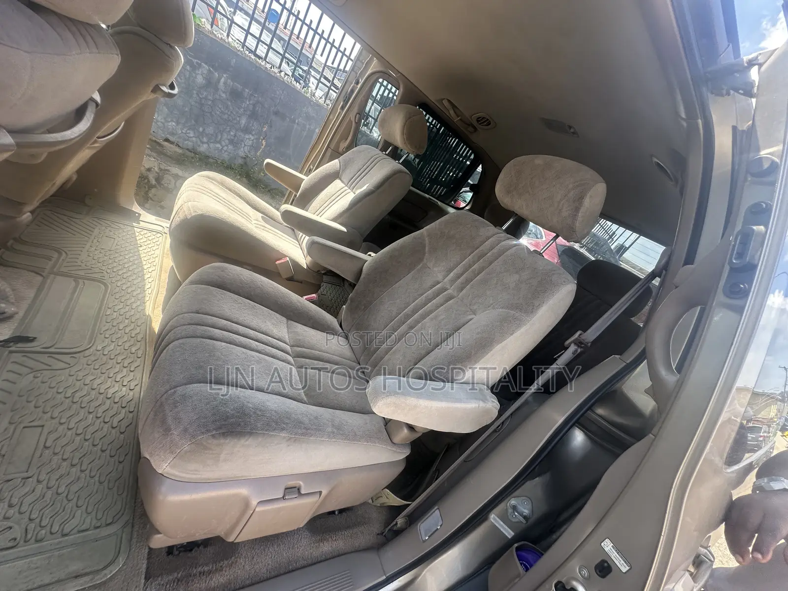 Toyota Sienna LE 4dr 1999 Gold