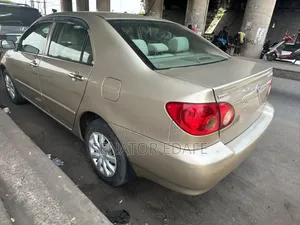 Toyota Corolla 2004 Gold