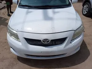Toyota Corolla LE 4dr Sedan (1.8L 4cyl 4A) 2011 White