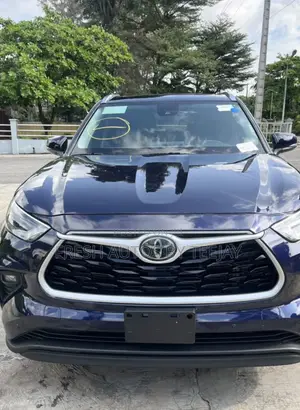 Toyota Highlander XLE 2021 Blue