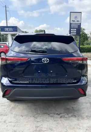 Toyota Highlander XLE 2021 Blue