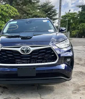 Toyota Highlander XLE 2021 Blue