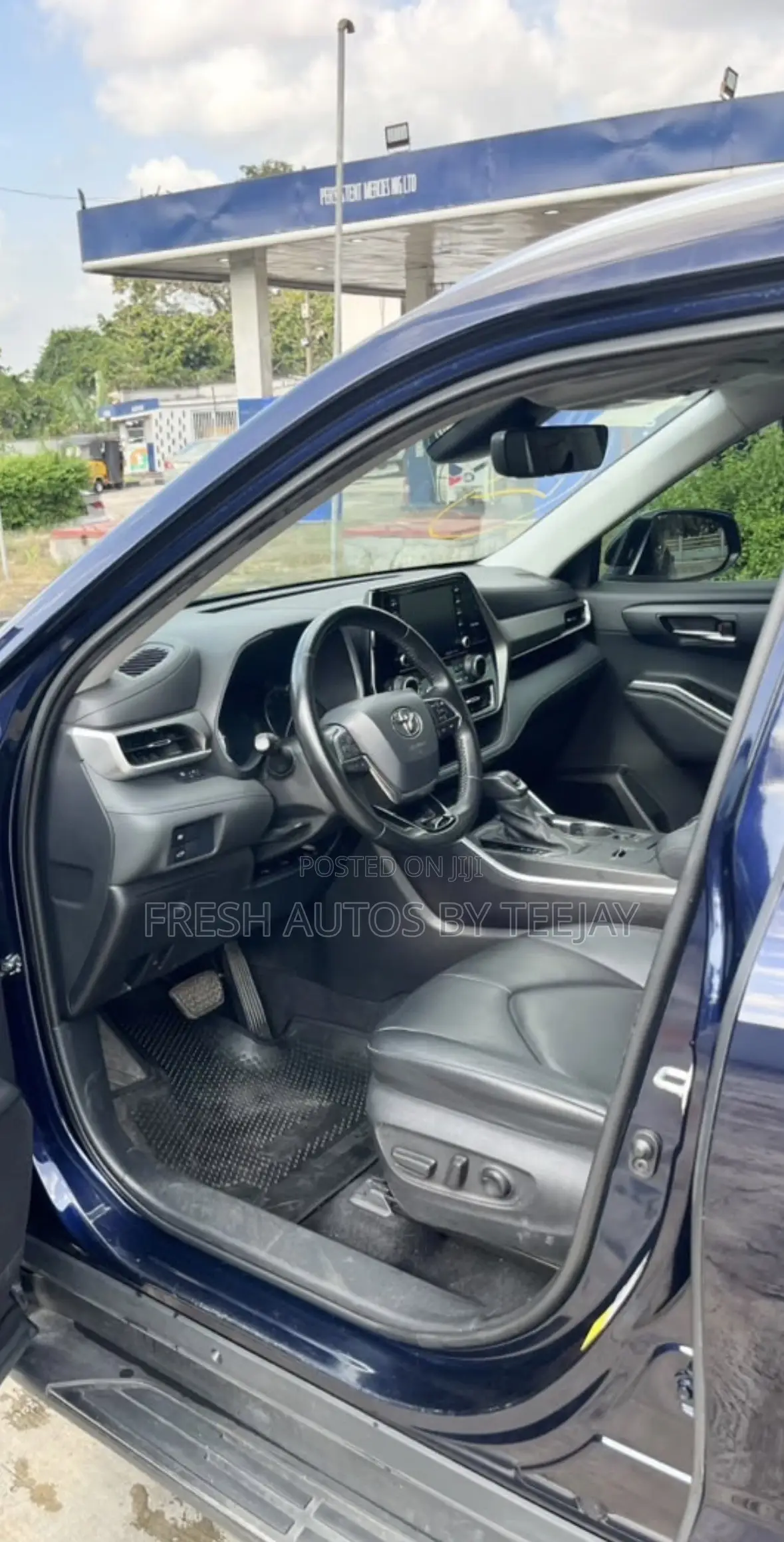 Toyota Highlander XLE 2021 Blue
