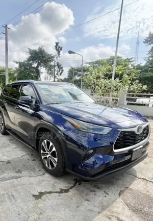 Toyota Highlander XLE 2021 Blue