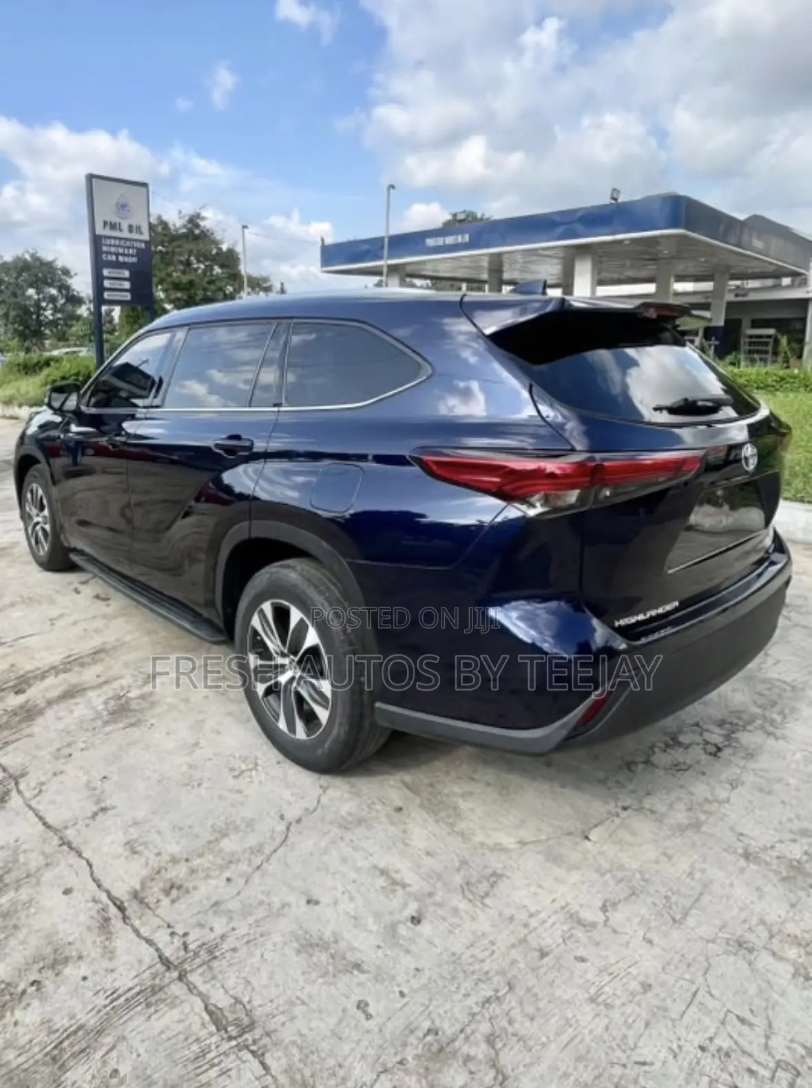 Toyota Highlander XLE 2021 Blue