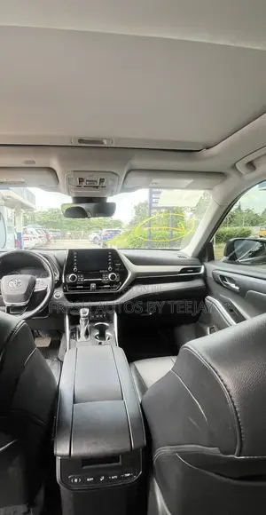 Toyota Highlander XLE 2021 Blue