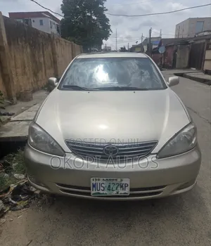 Toyota Camry 2004 Gold