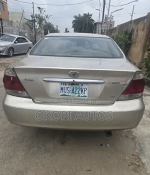 Toyota Camry 2004 Gold