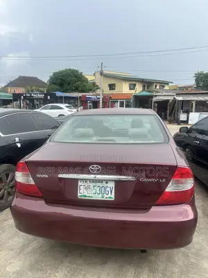 Toyota Camry LE 4dr Sedan (2.4L 4cyl 5M) 2004 Red