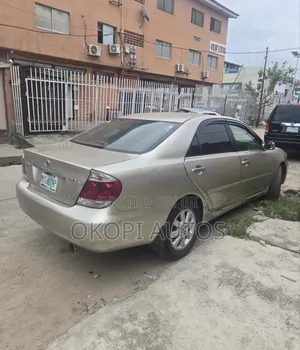 Toyota Camry 2004 Gold